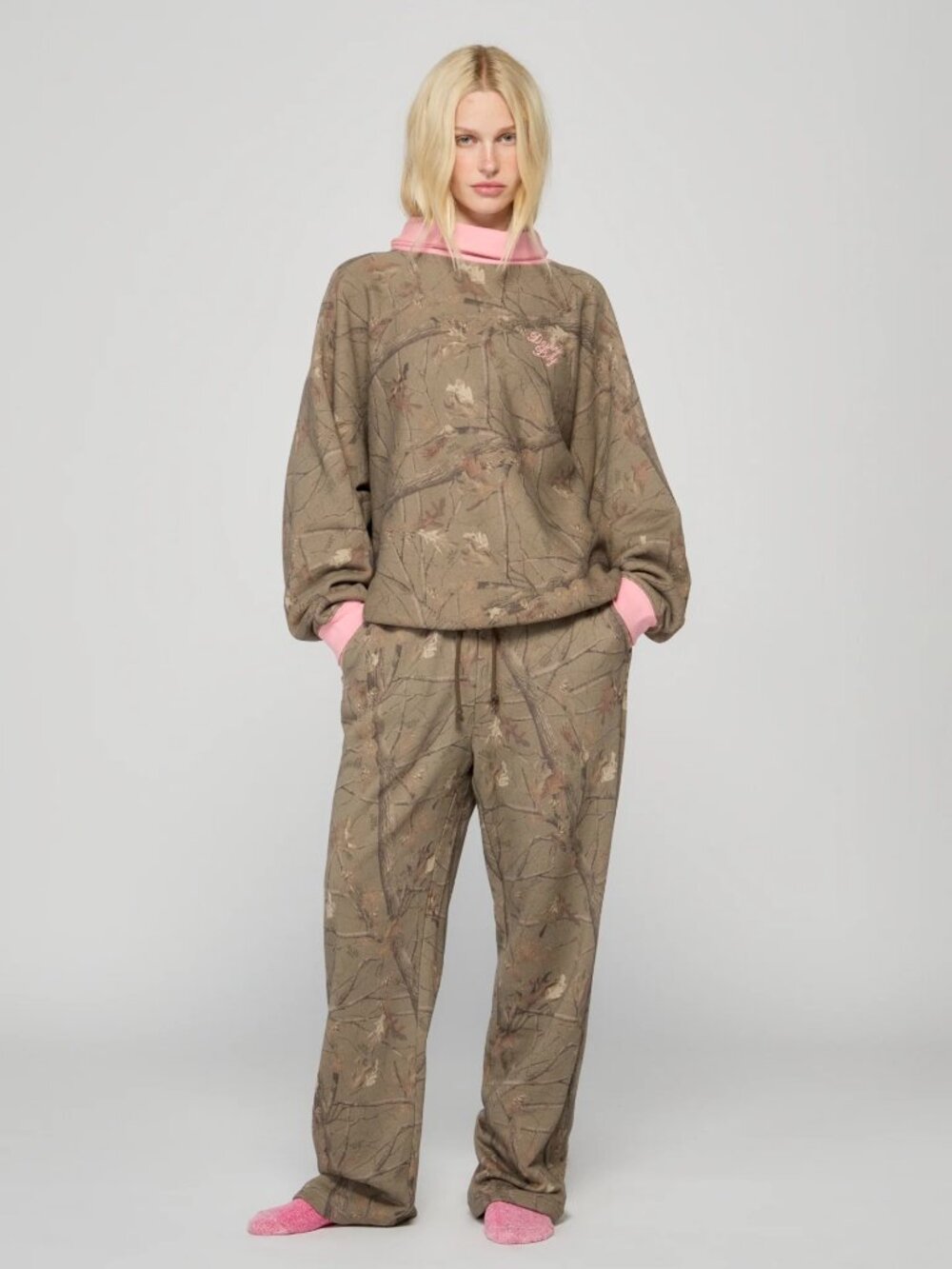 Dairy Boy – Sweatpant Set with Diana Rollneck – Evergreen Camo – M and XS/S